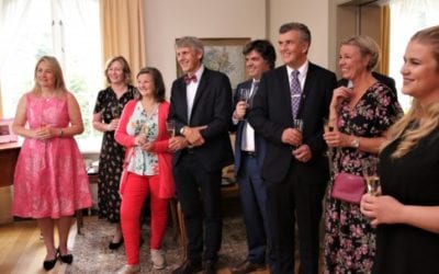 Hyggelig sommertreff med konsuler og prisutdeling